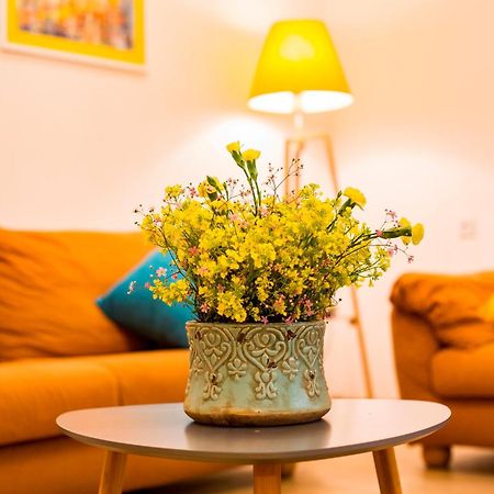 Yellow Apartment In Avlabari Тбилиси Экстерьер фото
