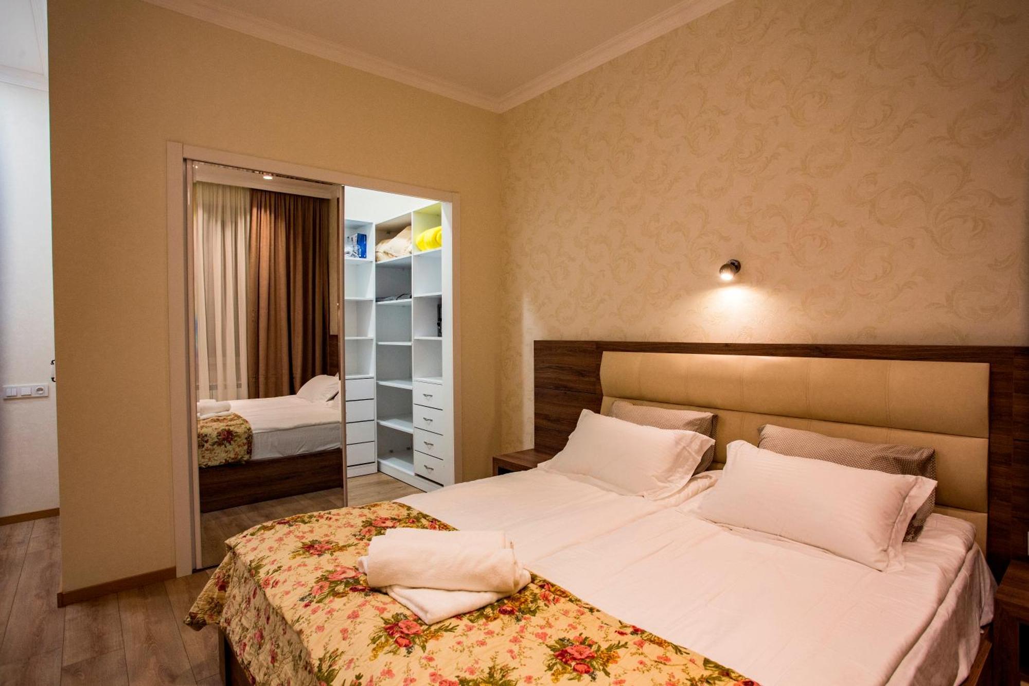 Yellow Apartment In Avlabari Тбилиси Экстерьер фото