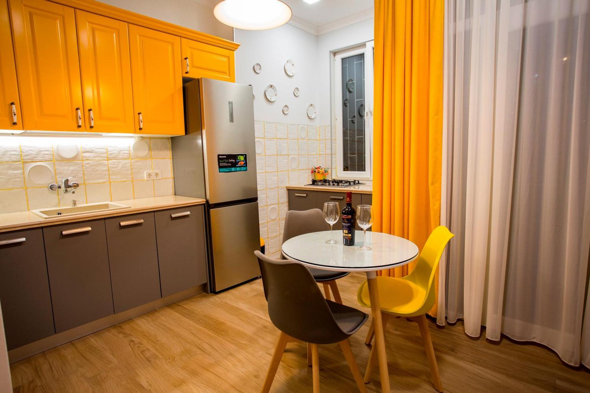 Yellow Apartment In Avlabari Тбилиси Экстерьер фото