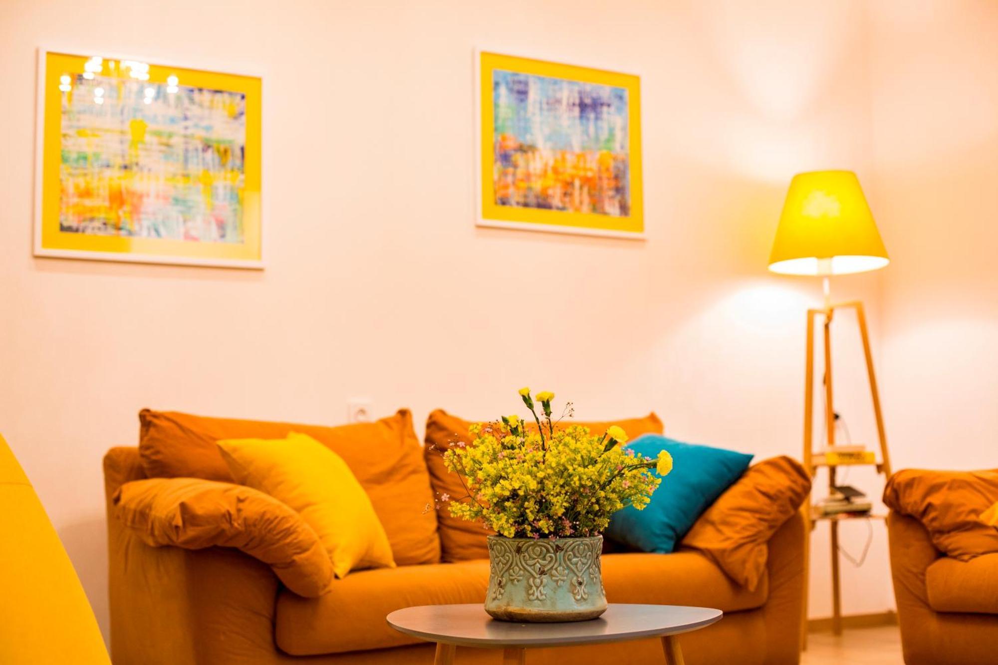Yellow Apartment In Avlabari Тбилиси Экстерьер фото