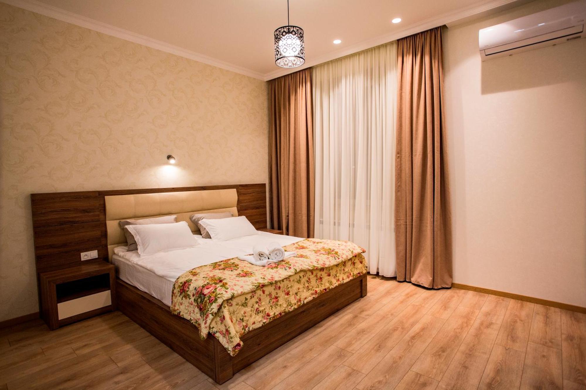 Yellow Apartment In Avlabari Тбилиси Экстерьер фото