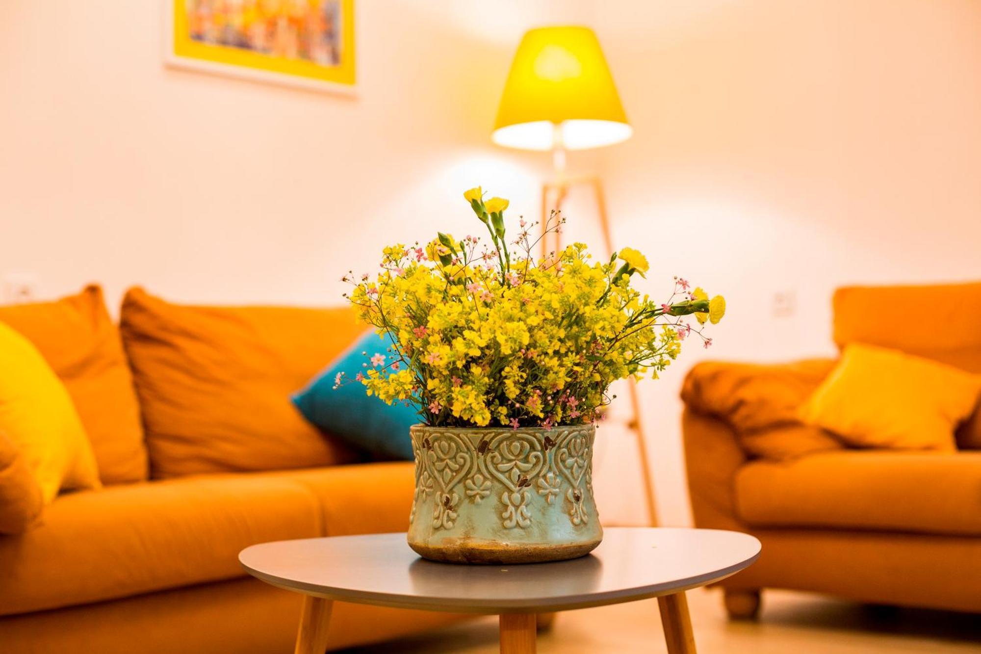Yellow Apartment In Avlabari Тбилиси Экстерьер фото