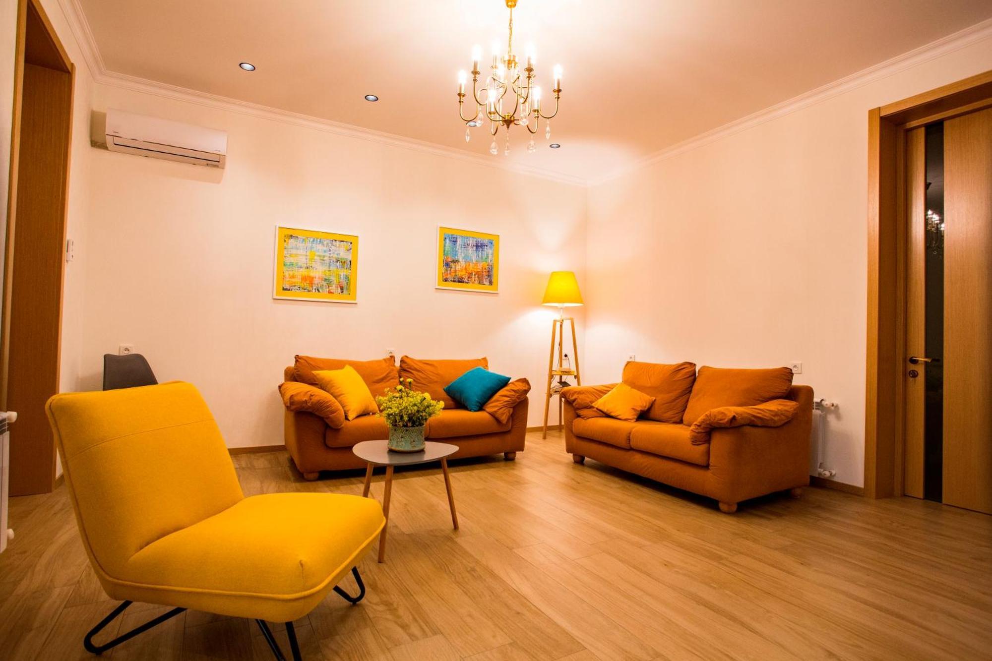Yellow Apartment In Avlabari Тбилиси Экстерьер фото