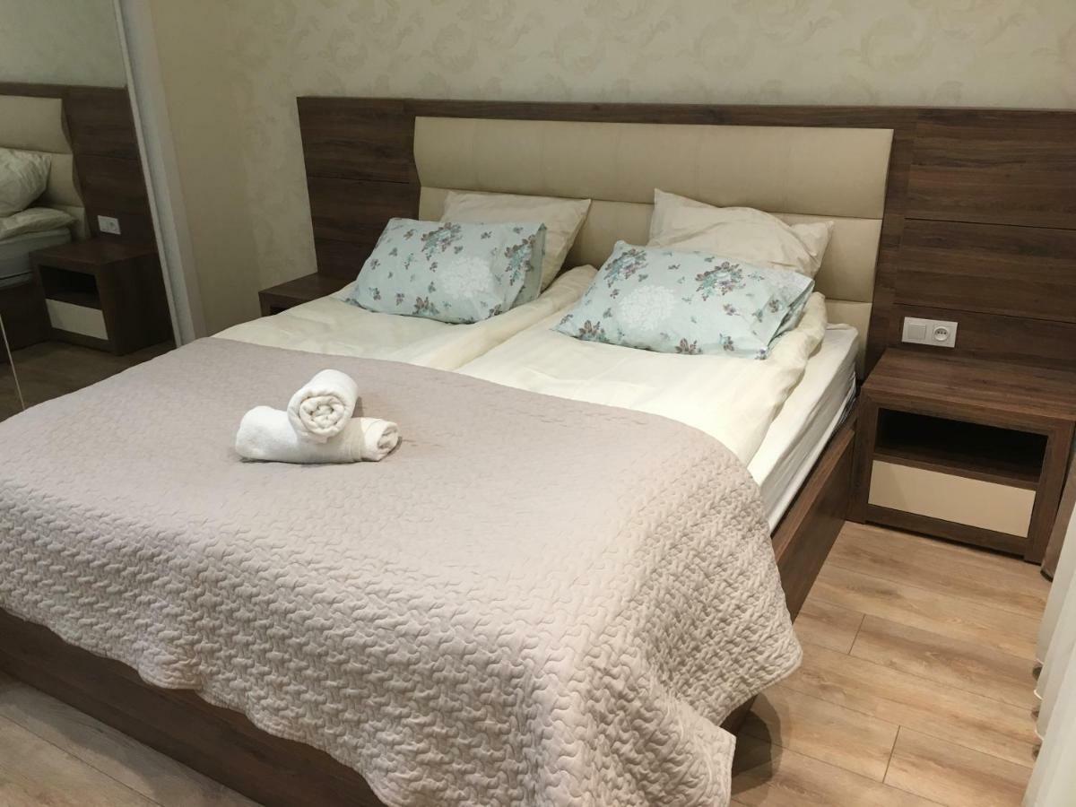 Yellow Apartment In Avlabari Тбилиси Экстерьер фото