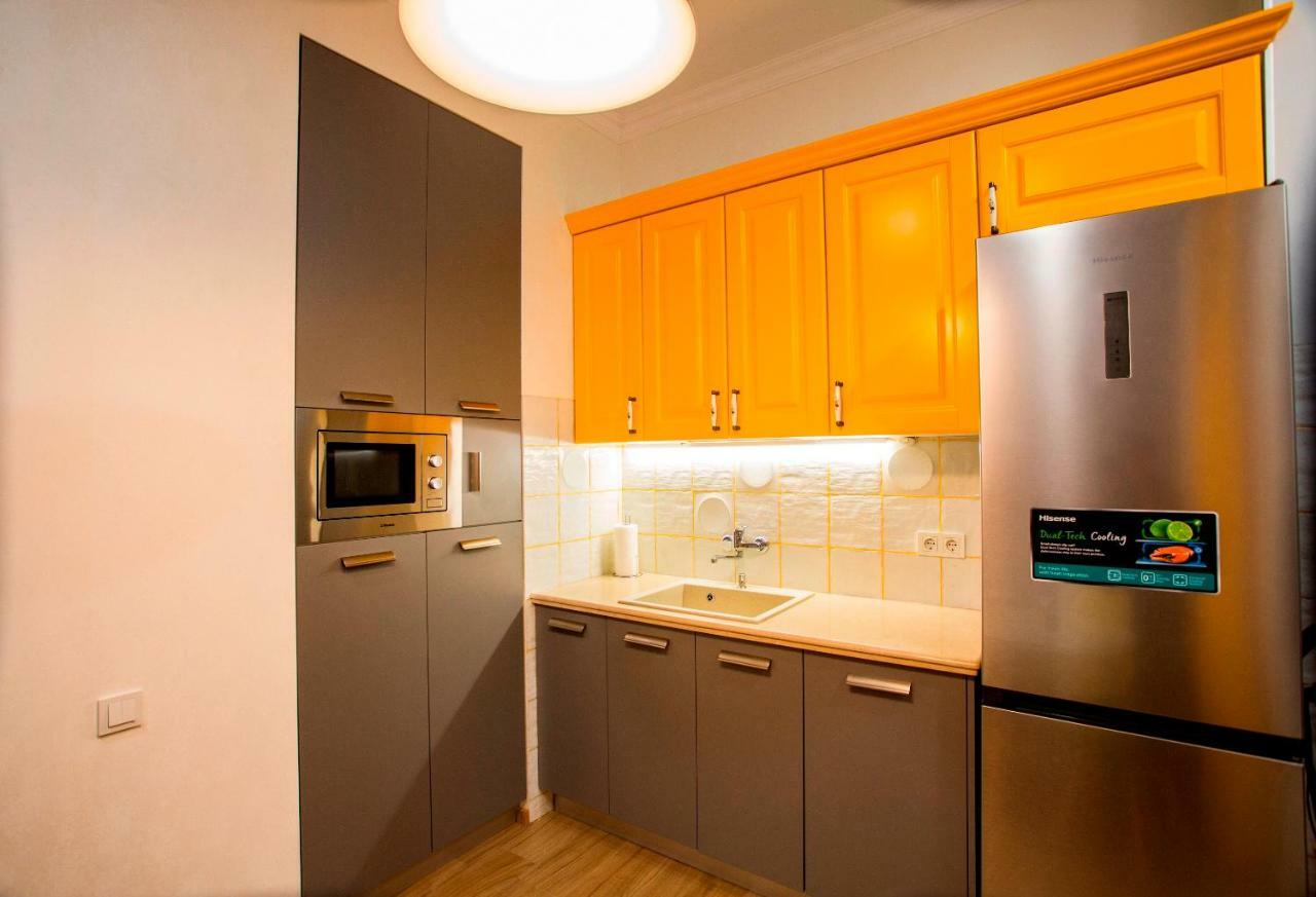 Yellow Apartment In Avlabari Тбилиси Экстерьер фото